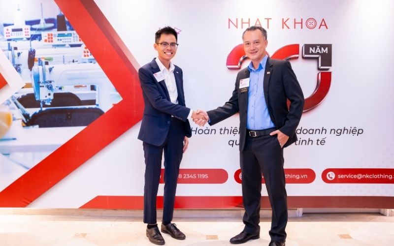 Nhất Khoa giúp bạn chọn áo hoodie không mũ