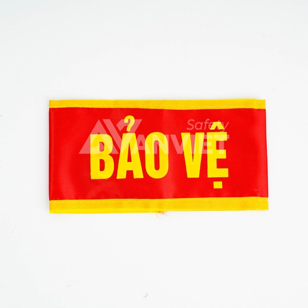 Được làm từ chất liệu satanh cao cấp với màu đỏ nổi bật và viền vàng tinh tế, sản phẩm có độ bền cao, chống nhăn, và giữ màu tốt trong thời gian dài.