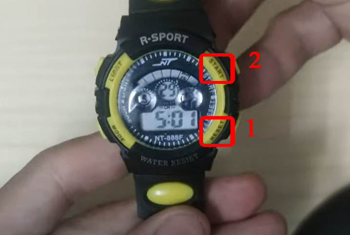 Ấn nút RESET (nút D) để chuyển sang phần tháng -> Ấn nút START (nút B) để điều chỉnh tháng