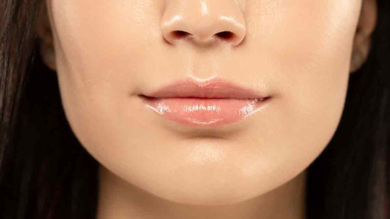 Tẩy tế bào chết giúp môi tươi trẻ, hồng hào hơn