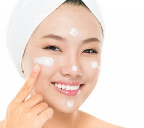 Lưu ý rằng bạn nên bôi kem dưỡng ẩm sau các loại kem thuốc