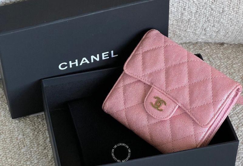 Các thiết kế ví của Chanel thường hướng đến sự tối giản trong kiểu dáng