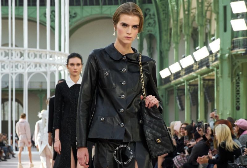 Ngay từ những ngày đầu, Gabrielle “Coco” Chanel đã hướng đến việc tạo ra những thiết kế giúp phụ nữ cảm thấy thoải mái hơn