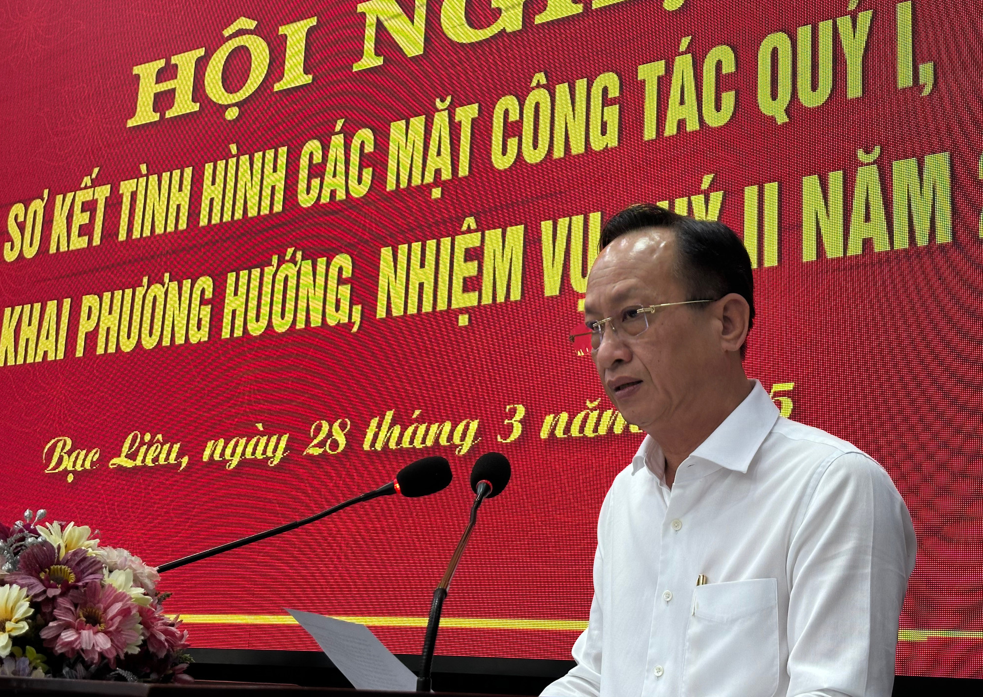 Đại tá Hồ Việt Triều, Giám đốc Công an tỉnh Bạc Liêu nêu tình hình sau khi thực hiện không tổ chức Công an cấp huyện, thị xã, thành phố. Ảnh: TRỌNG DUY