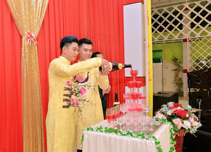Đám cưới của cặp đồng tính nam