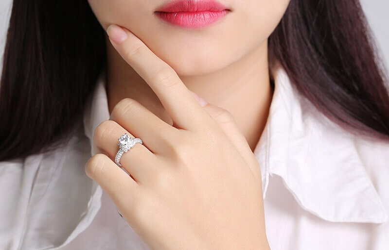 Đeo nhẫn ở ngón trỏ