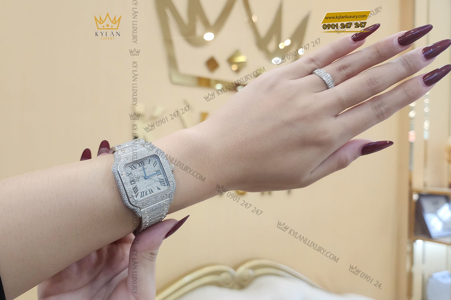 Kỳ Lân Luxury dong ho cartier santos de cartier medium size custom diamond wssa0029 6 Đồng hồ Cartier Santos De Cartier Medium Size Custom Diamond