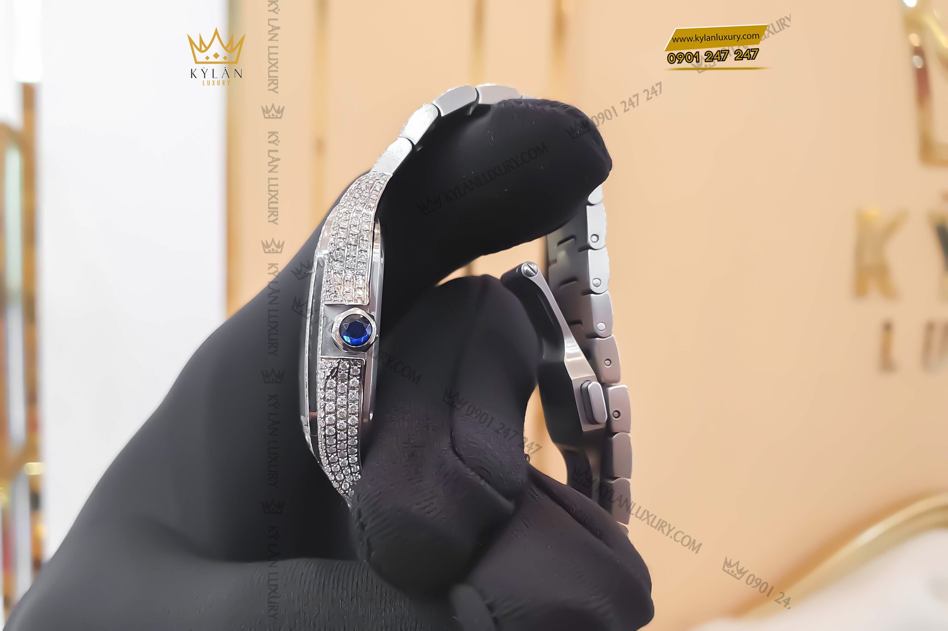 Kỳ Lân Luxury dong ho cartier santos de cartier medium size diamond wssa0029 1 Đồng hồ Cartier Santos De Cartier Medium Size Custom Diamond