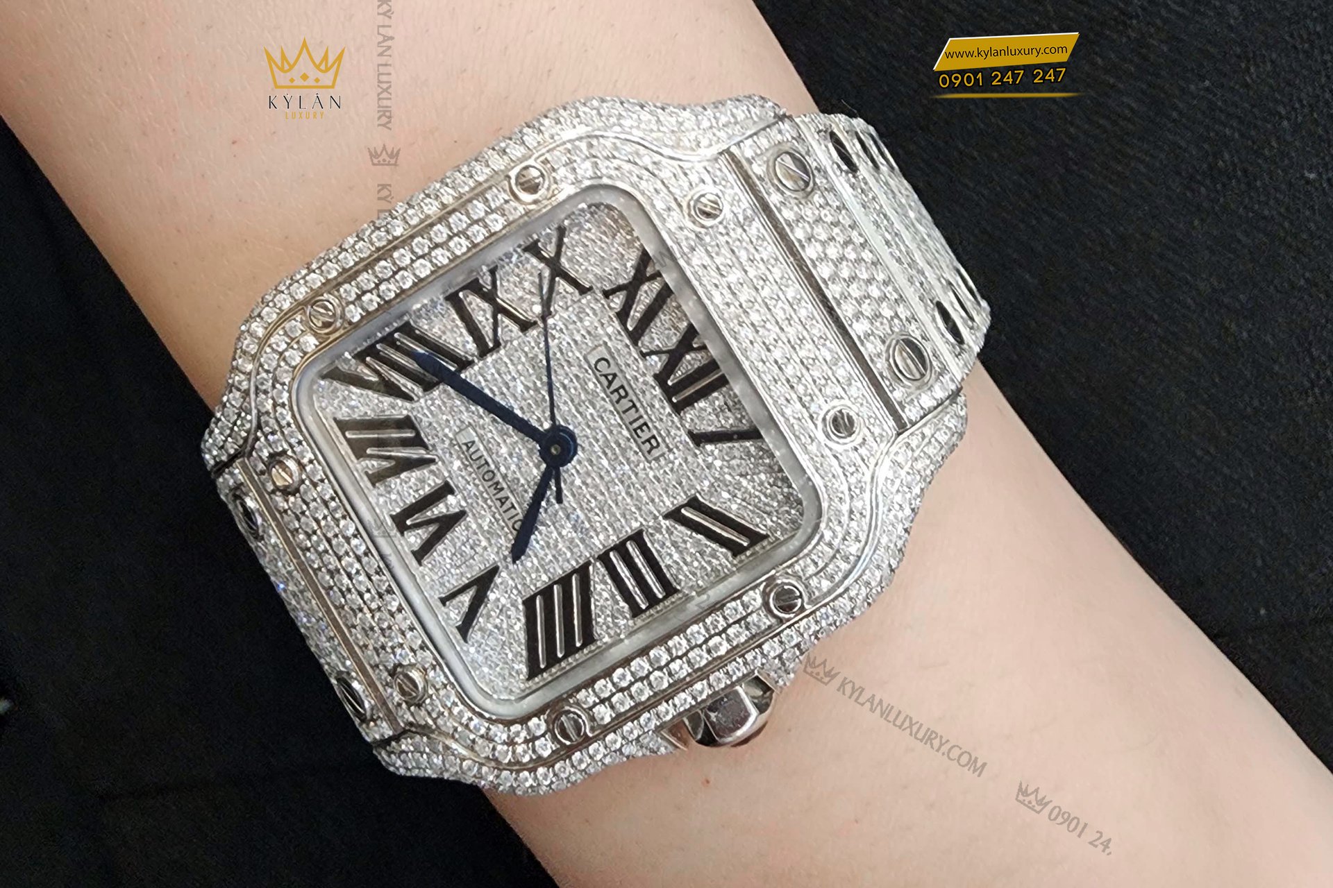 Kỳ Lân Luxury dong ho cartier santos de cartier medium size diamond wssa0029 3 Đồng hồ Cartier Santos De Cartier Medium Size Custom Diamond