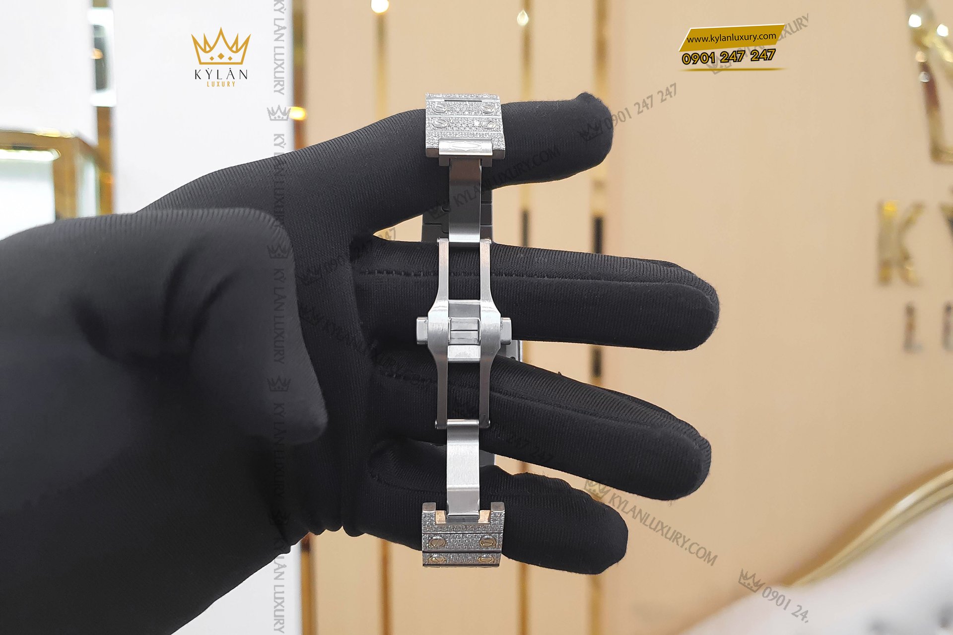 Kỳ Lân Luxury dong ho cartier santos de cartier medium size diamond wssa0029 7 Đồng hồ Cartier Santos De Cartier Medium Size Custom Diamond