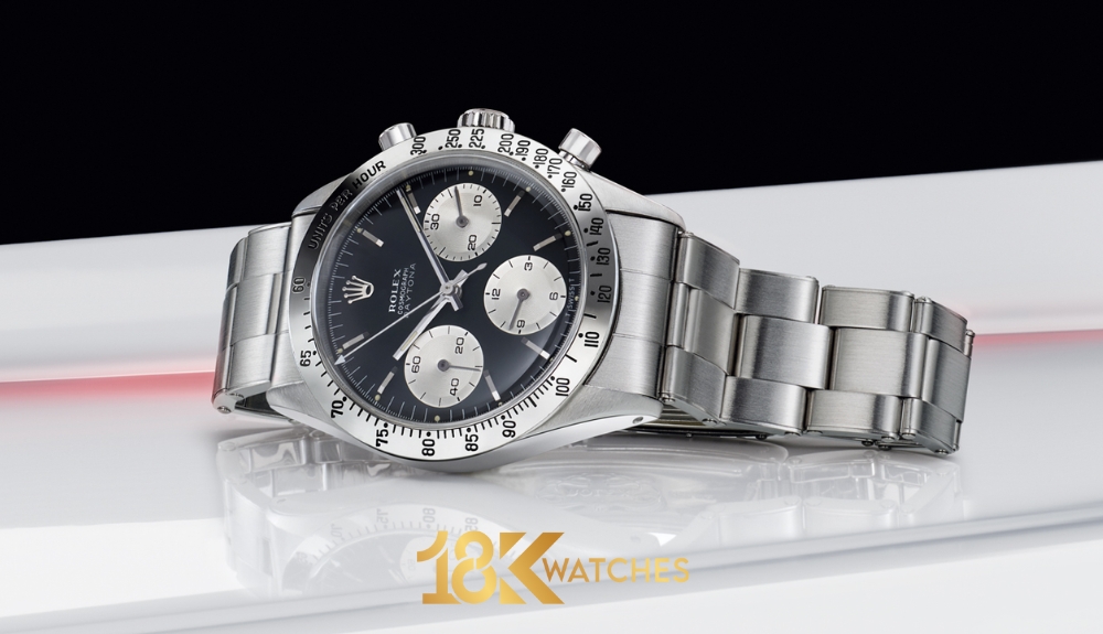 Rolex Cosmograph Daytona được thiết kế đặc biệt cho các tay đua với tính năng chronograph bấm giờ cực kỳ chính xác