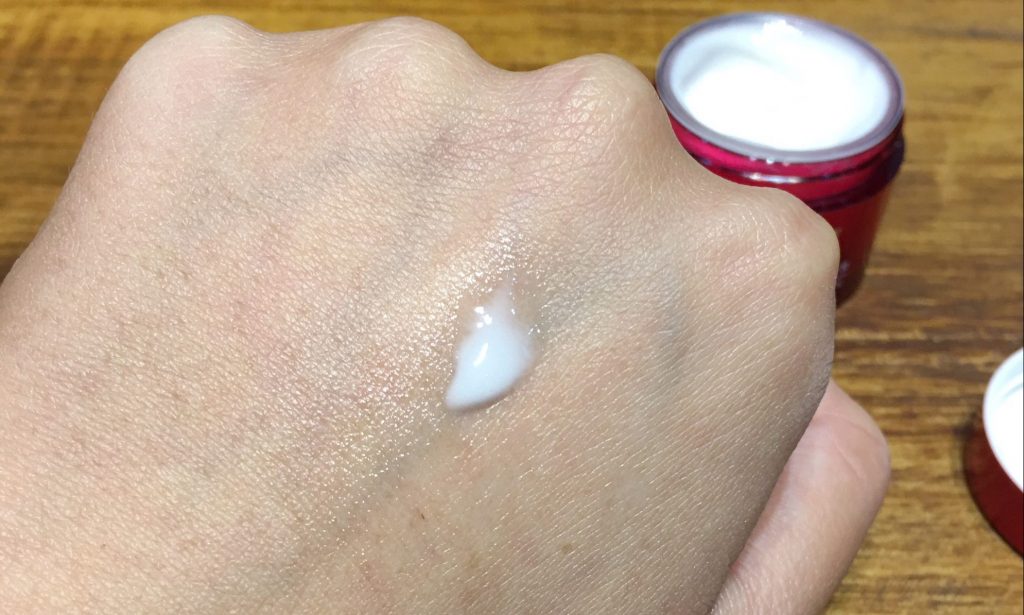 milky15 3 e1610885552999 1024x615 - Kem chống lão hóa cho da dầu SK-II RNA Power Airy Milky Lotion 15g