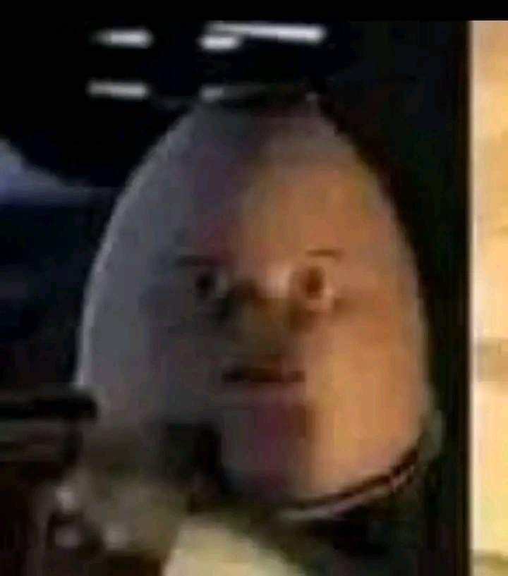 Mặt khinh bỉ meme mỉa mai