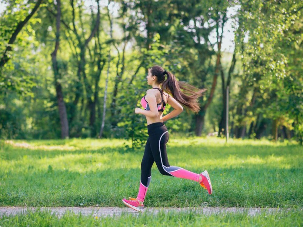 Luôn nhìn thẳng là kỹ thuật chạy bộ quan trọng bạn cần biết