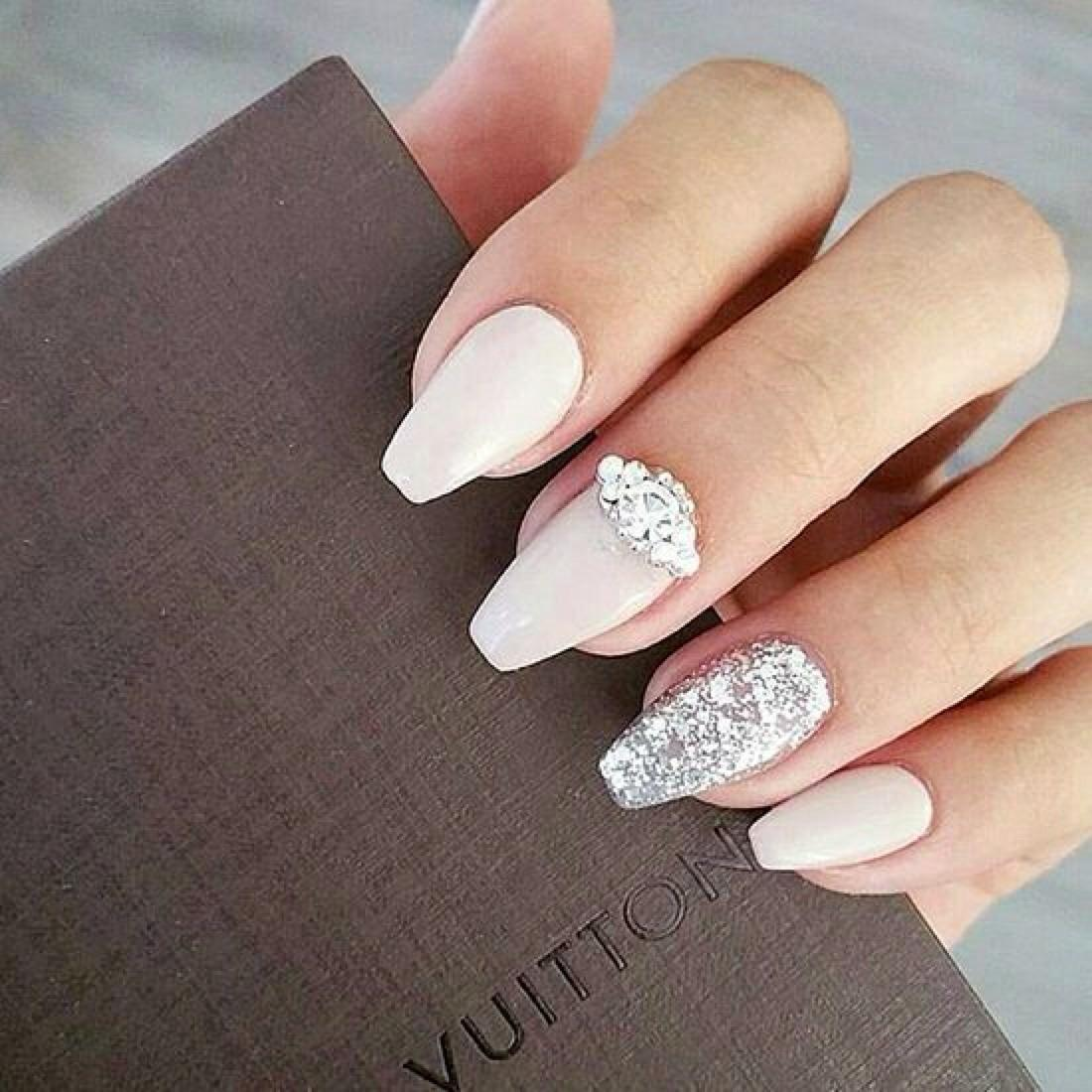 mẫu nail chụp ảnh cưới