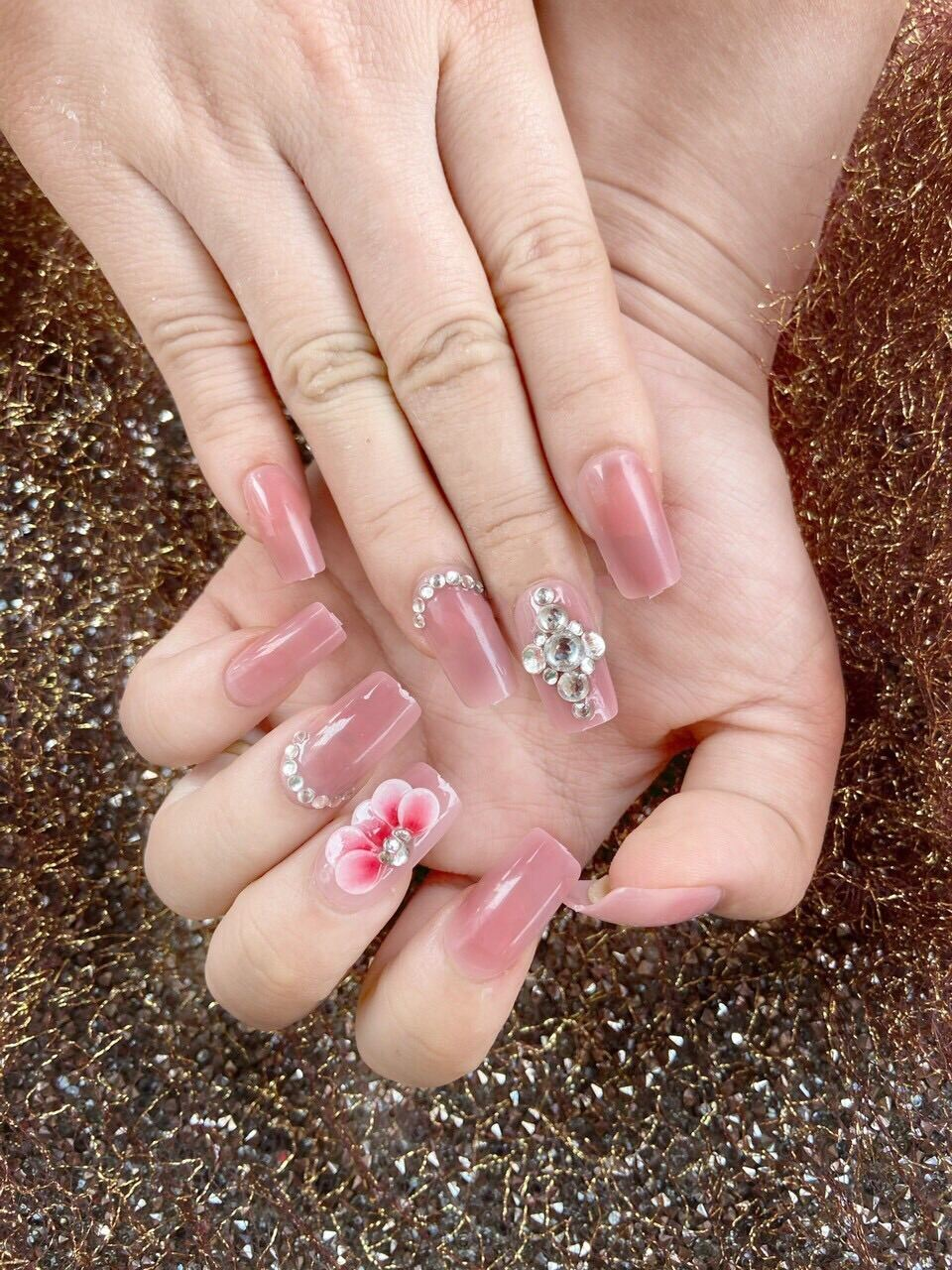 mẫu nail chụp ảnh cưới
