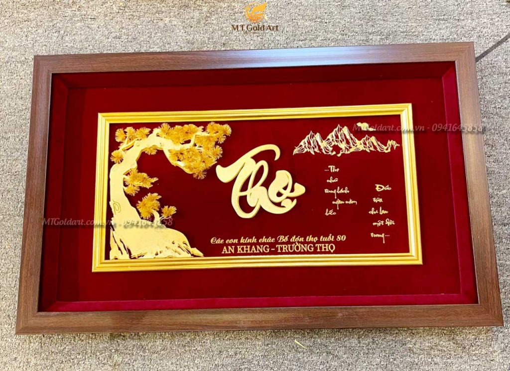 Quà mừng thọ cụ 80 tuổi- tranh chữ thọ cây tùng dát vàng