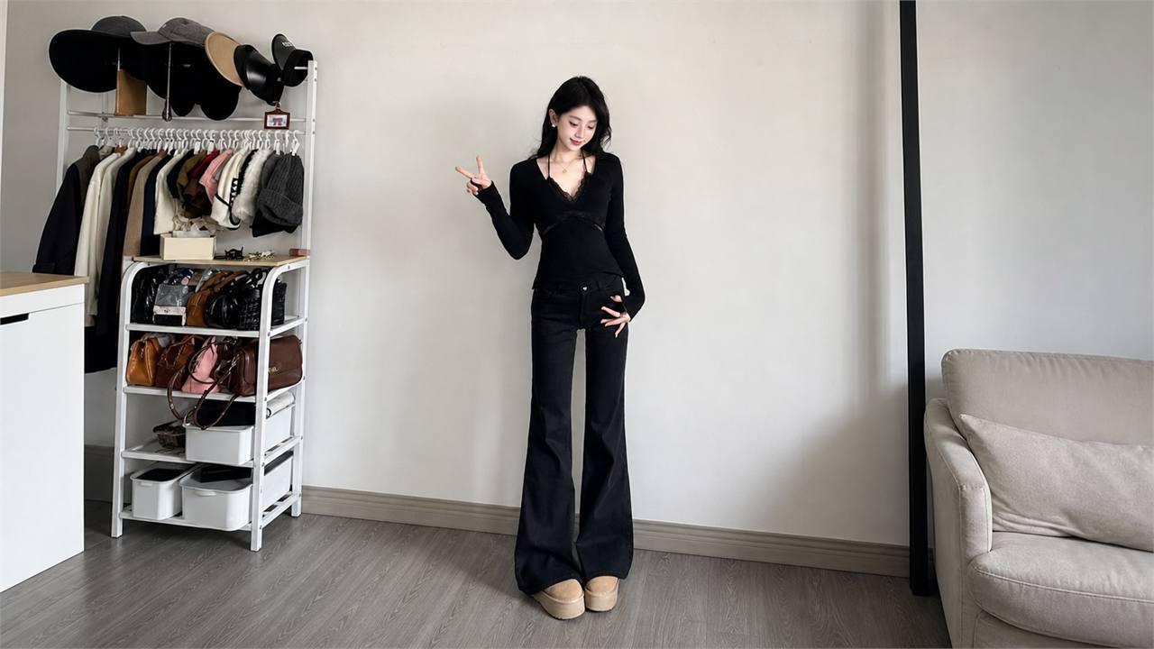 Quần ống loe nữ phối cardigan mỏng cho outfit mềm mại, tinh tế