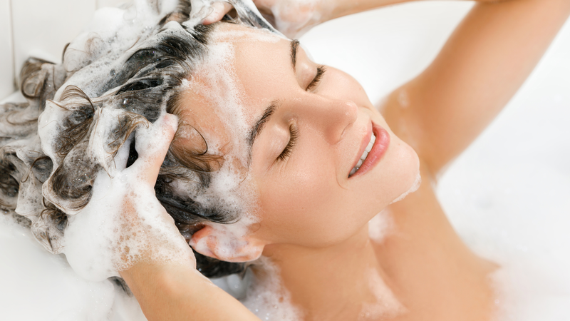 Không chỉ giúp làm sạch, shampoo còn hỗ trợ nuôi dưỡng tóc
