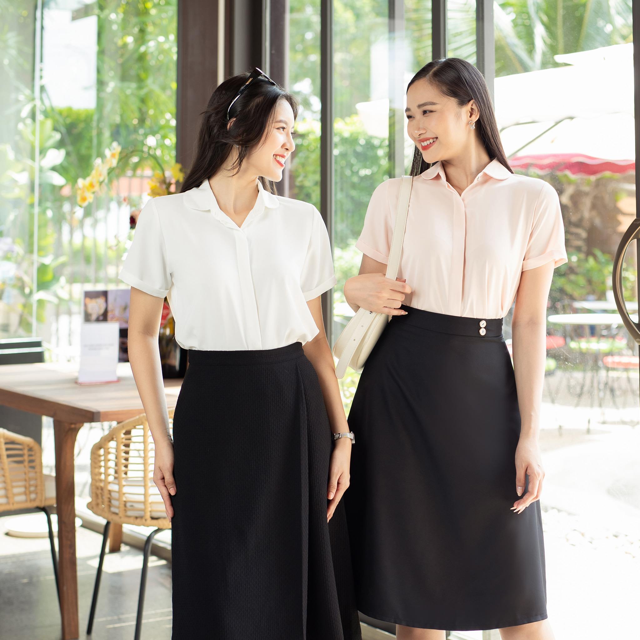 Sơ mi mix chân váy chưa bao giờ hết hot.