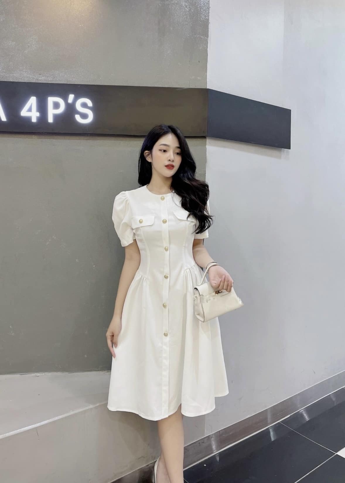 Đầm 2 nắp túi.
