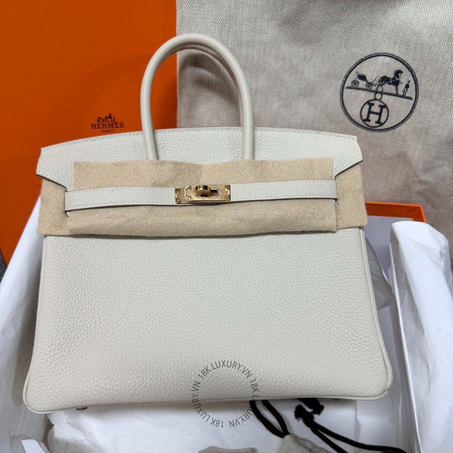 Phiên bản túi HM Birkin size 25 là minh chứng hoàn hảo cho triết lý thiết kế tối giản nhưng chuẩn mực
