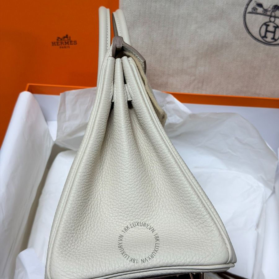 Một trong những yếu tố khiến chiếc túi HM Birkin size 25 trở nên đặc biệt chính là quy trình chế tác hoàn toàn thủ công