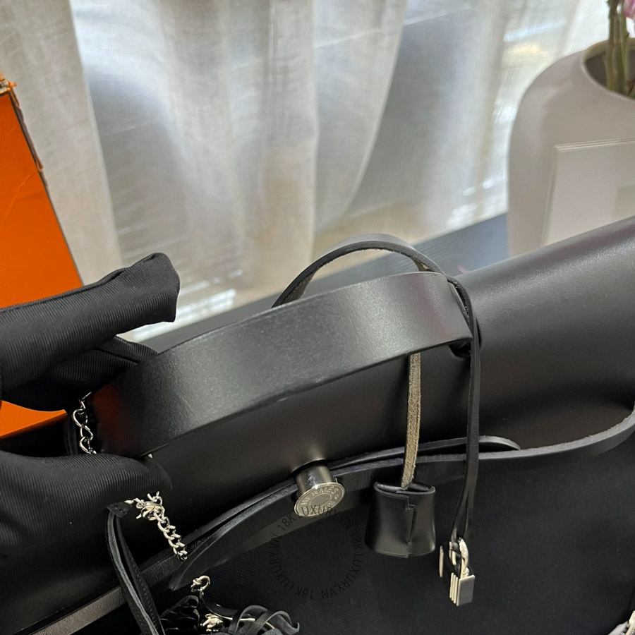 Mẫu túi Hermes Herbag 39 được thiết kế để hướng đến nhu cầu sử dụng thực tế
