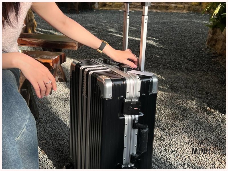 Vali size 24 phù hợp với chuyến đi 7-10 ngày 