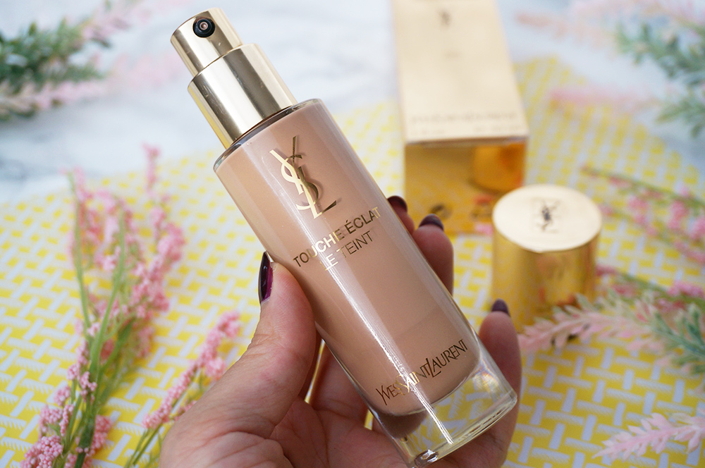 YSL-Touche-Eclat-Le-Teint-Foundation-Close-Up