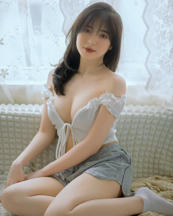 Gái xinh hở hang nóng bỏng