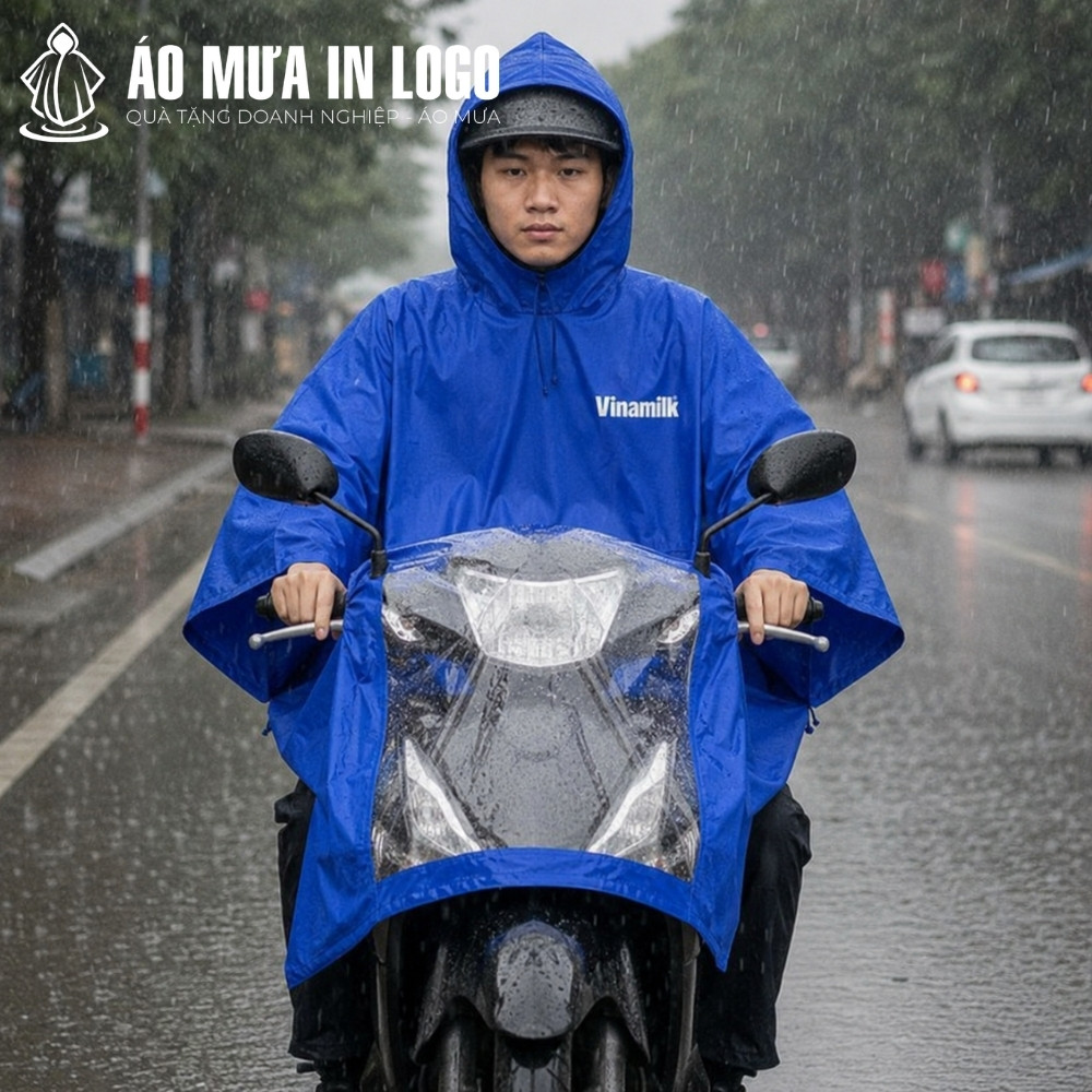 Lớp nhựa trong suốt ở tà trước được bố trí thông minh nhằm đảm bảo độ sáng cho đèn xe máy khi di chuyển trong thời tiết xấu.