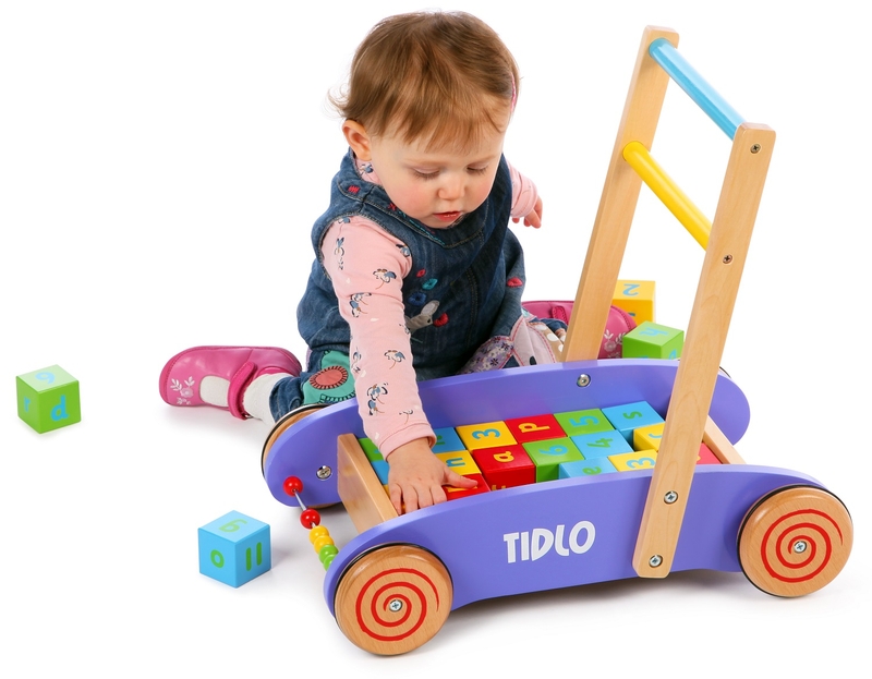 Bé mấy tháng ngồi được xe tròn? 3