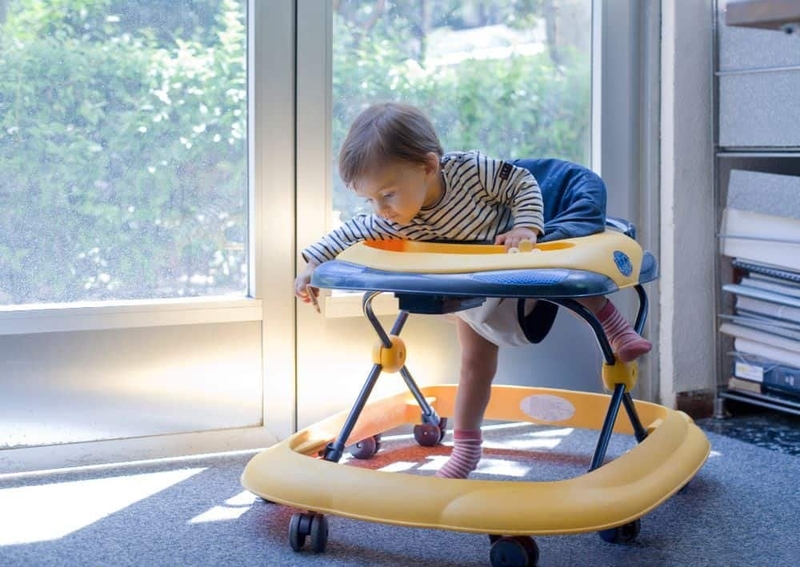 Bé mấy tháng ngồi được xe tròn? 1