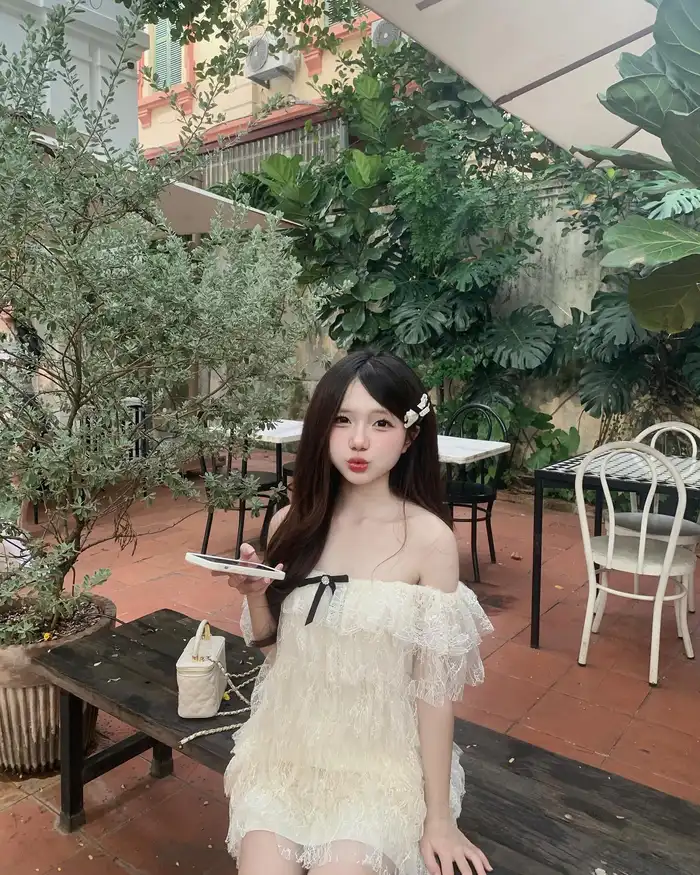 Gái xinh 2k12 tạo dáng đơn giản mà nổi bật