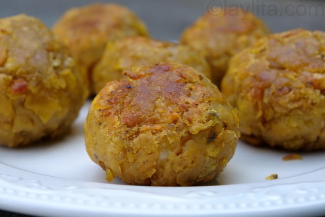 Bolon de verde: Ecuadorian mashed green plantain dumpling balls with cheese