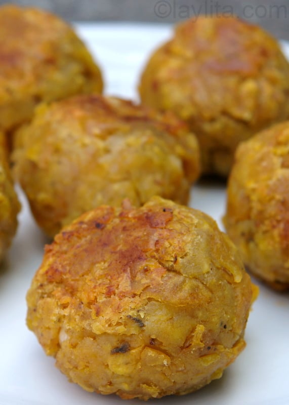 Bolon de verde: Ecuadorian mashed green plantain dumpling balls with cheese