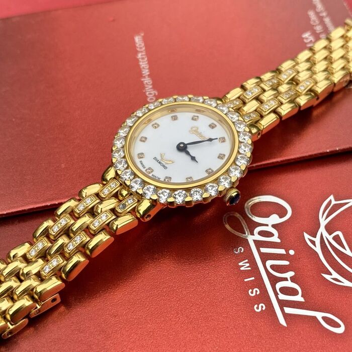 Đồng hồ Ogival Diamond gắn kim cương sang trọng.
