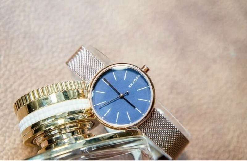 Pin quartz dễ dàng tháo lắp