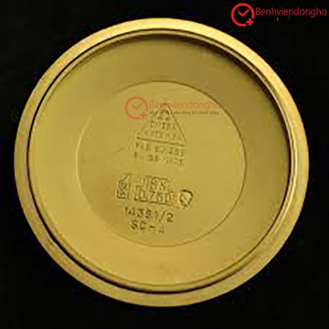Đây cũng là một em Omega vỏ vàng 18k nhưng ko có dấu triện ( loại vỏ này thường đc sản xuất tại Mỹ và sẽ có giá thành rẻ hơn)