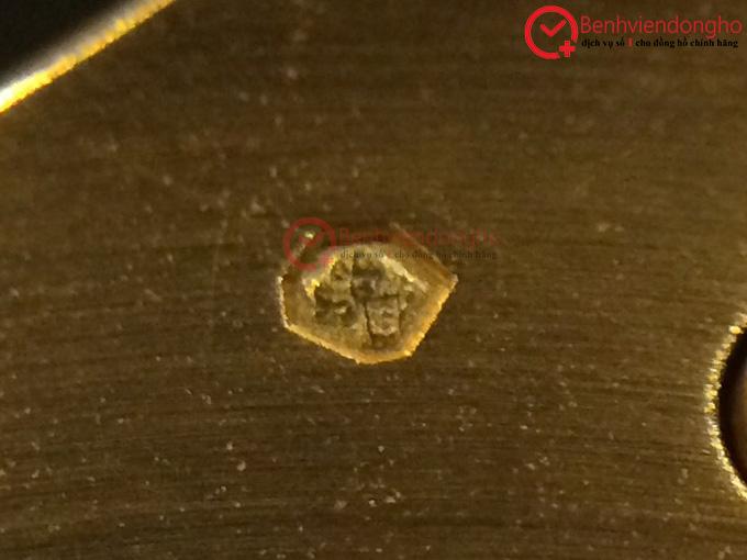 Triện đầu chó thể hiện vỏ vàng khối 18k