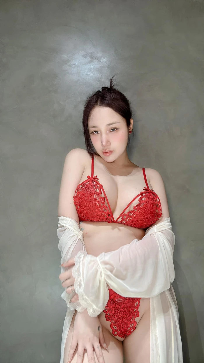 tải hình Dương Nguyệt Cầm show hàng sexy chuẩn chất lượng