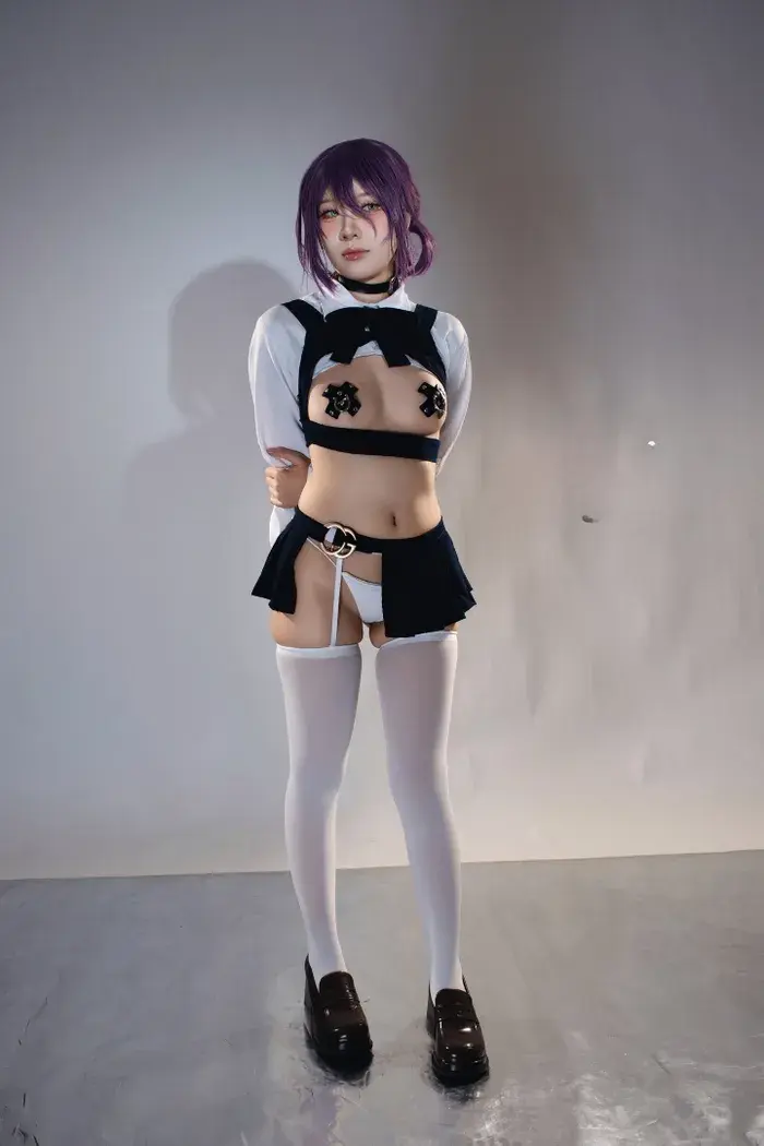 Cosplay nude vú to lồn hồng ướt át