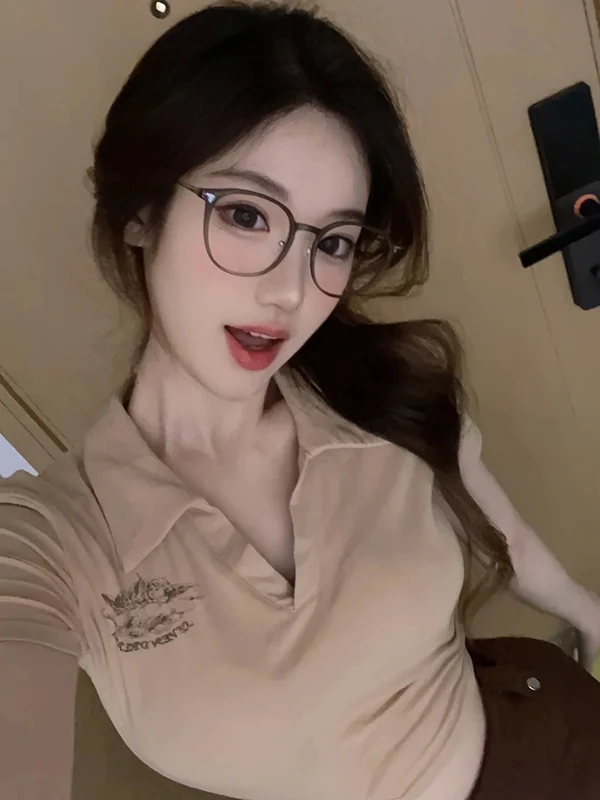 Gái xinh đeo kính cute
