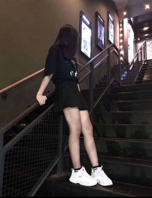 hinh anh gai xinh chup dang che mat 12