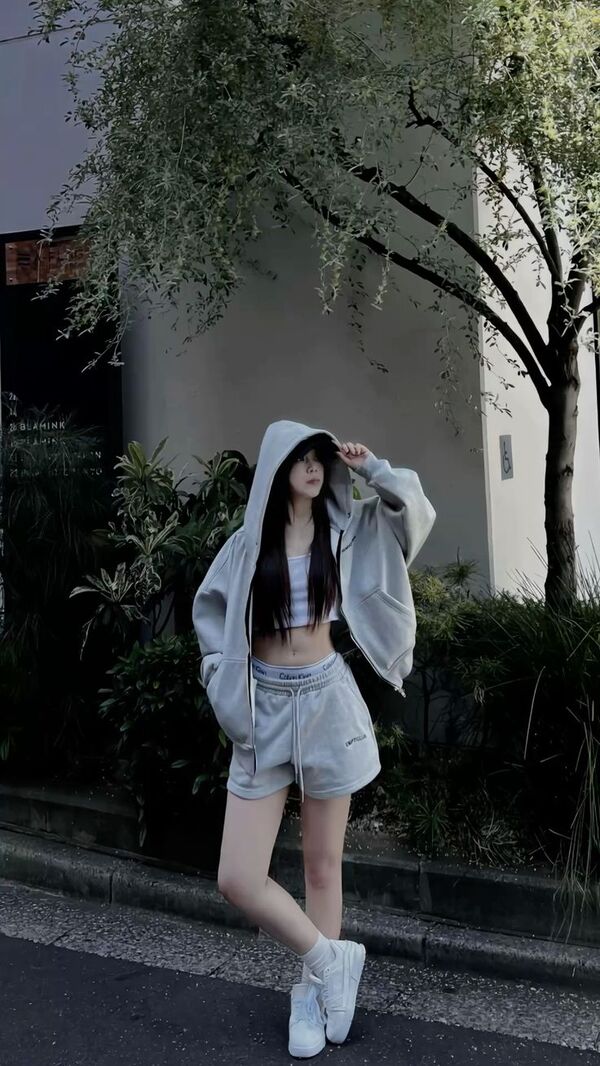 hinh anh gai xinh chup dang che mat 21