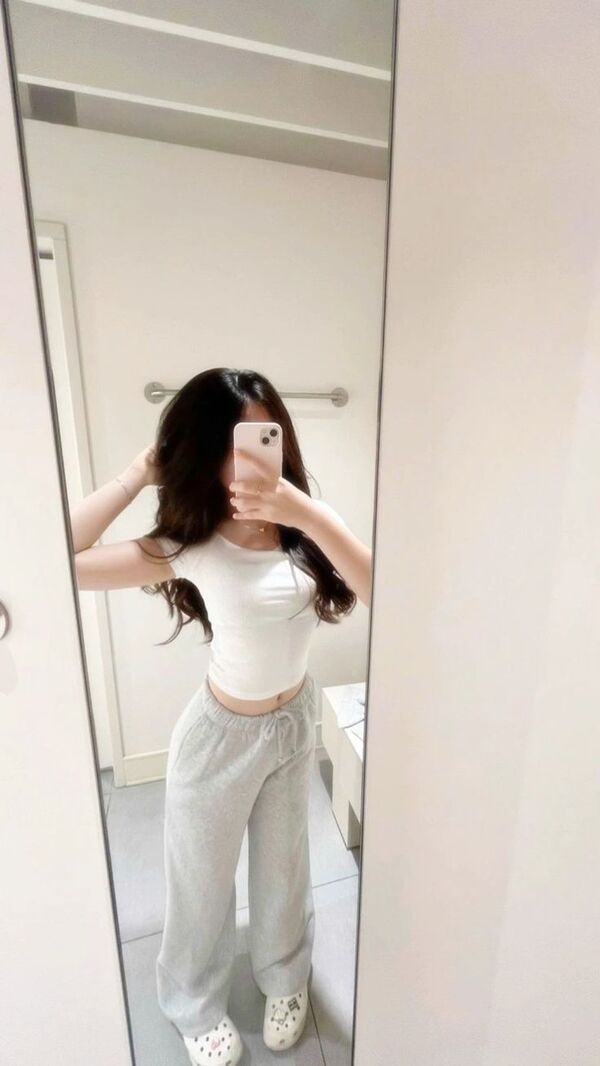 hinh anh gai xinh chup dang che mat 32