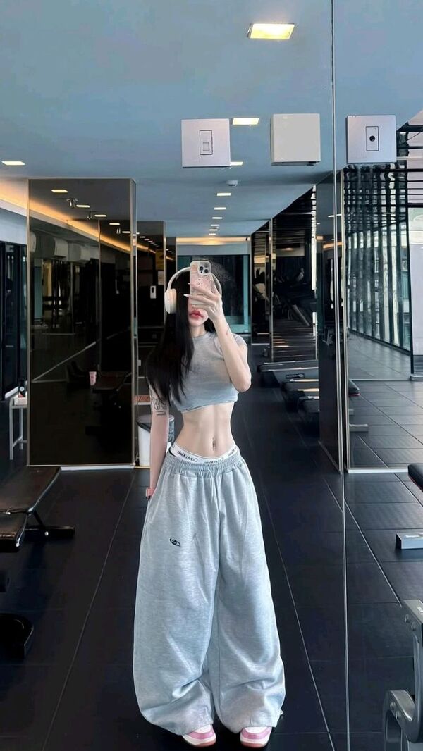 hinh anh gai xinh chup dang che mat 38
