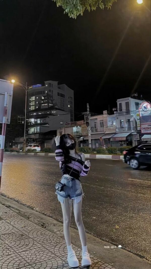hinh anh gai xinh chup dang che mat 1