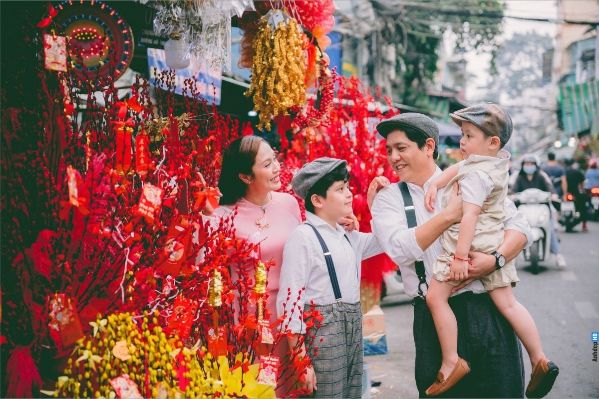 Khai xuân đầu năm rộn ràng